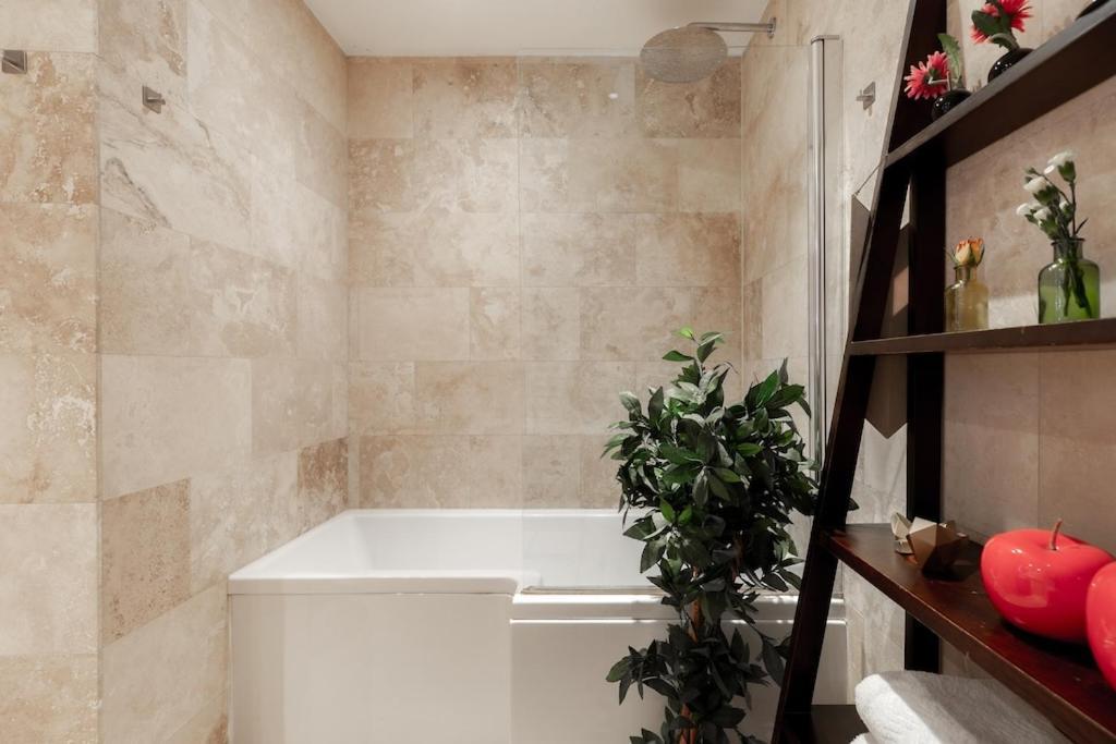 Revamped & Luxxe For Covent Garden Lovers! Adorable City Home For Families & Friends Londýn Exteriér fotografie